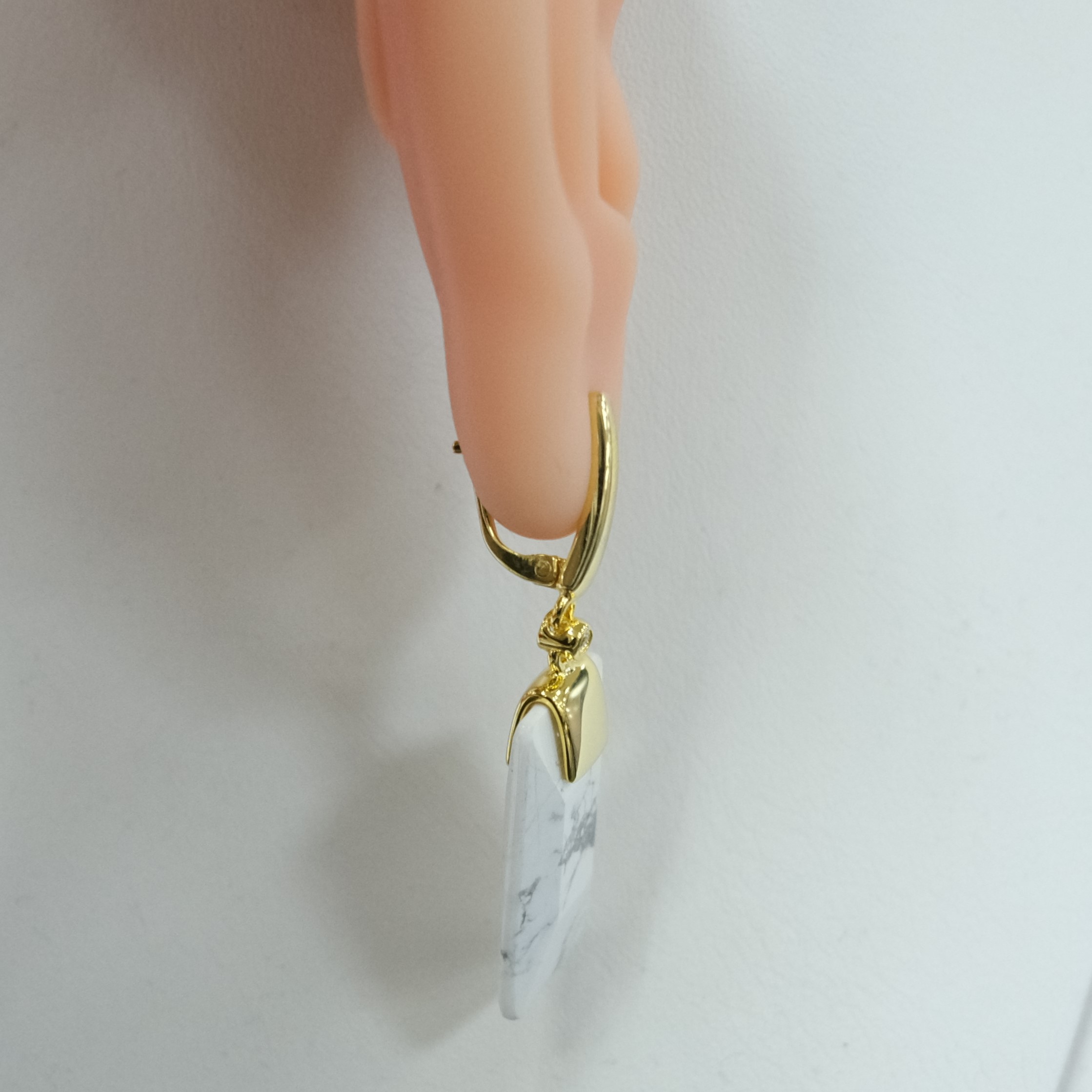 Серебряные серьги с говлитами